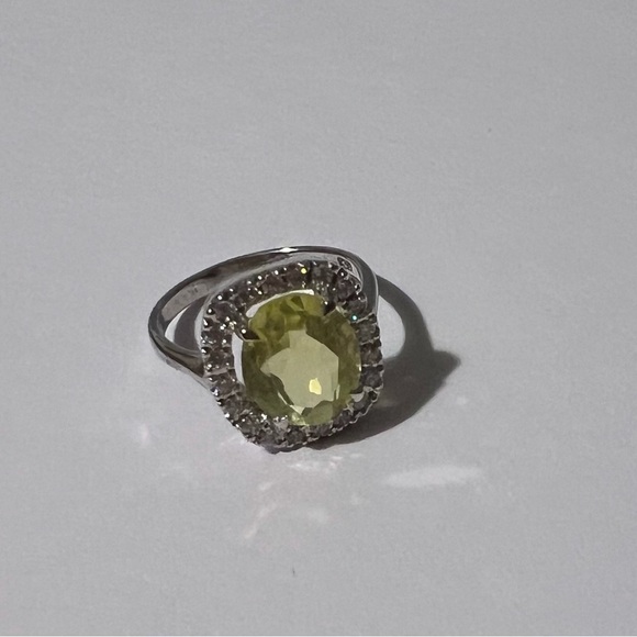 💍NWOT💍 Radiant Sterling Silver Ring with Yellow Gemstone - Picture 1 of 6
